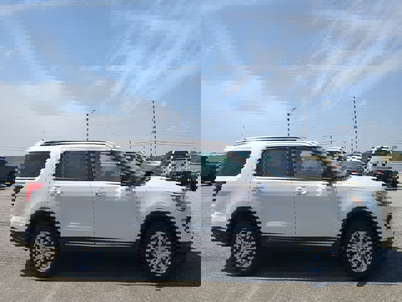 Certified 2018 Ford Explorer XLT w/ Equipment Group 202A image 6