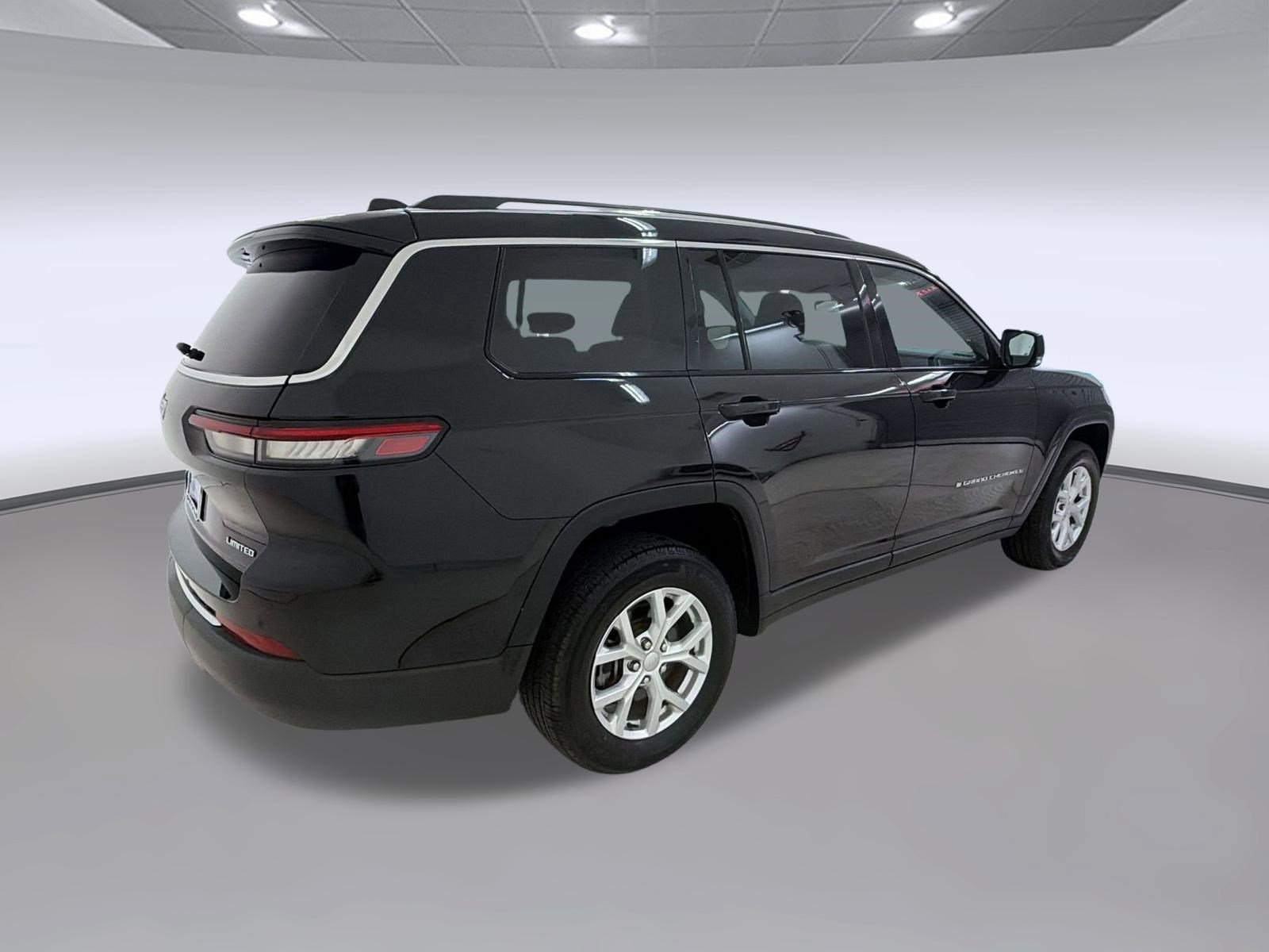Used 2023 Jeep Grand Cherokee L Limited w/ Trailer Tow Group (B) AWD/4WD image 9