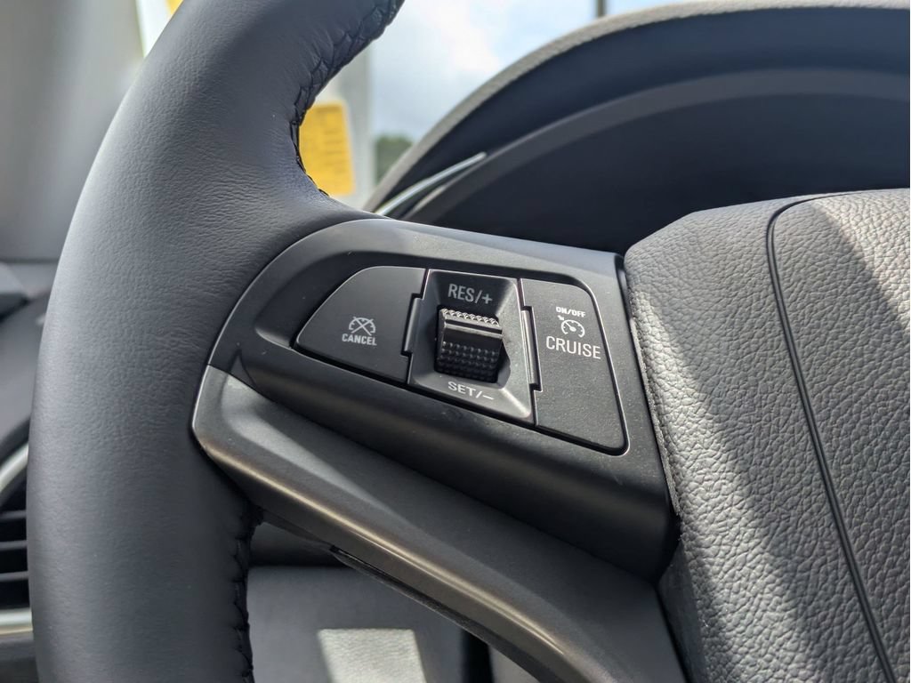 Used 2022 Chevrolet Trax LT w/ LT Convenience Package AWD/4WD image 19