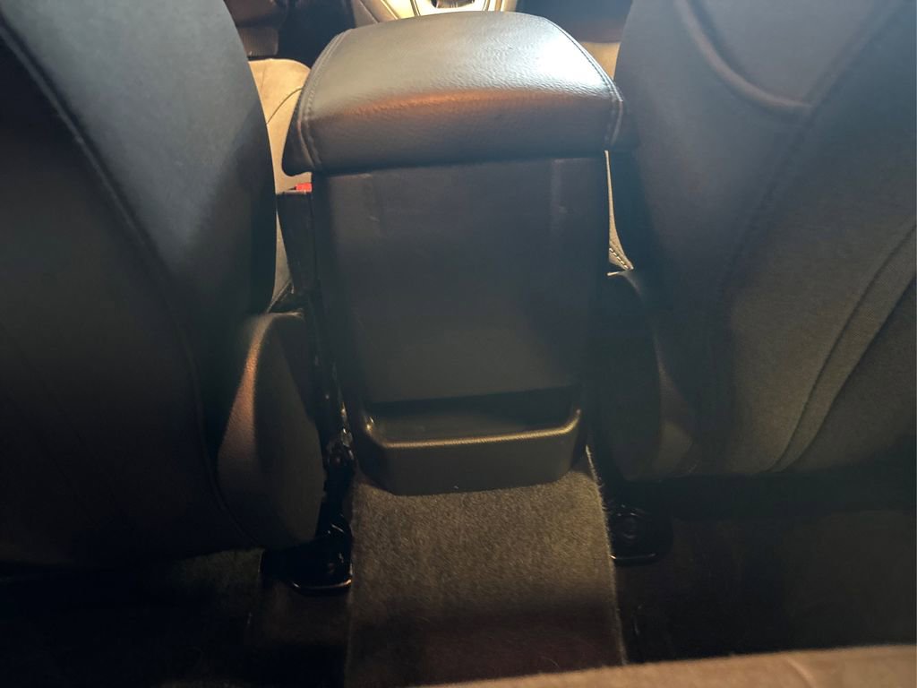 Certified 2018 Ford Focus SE w/ SE Appearance Package FWD image 29