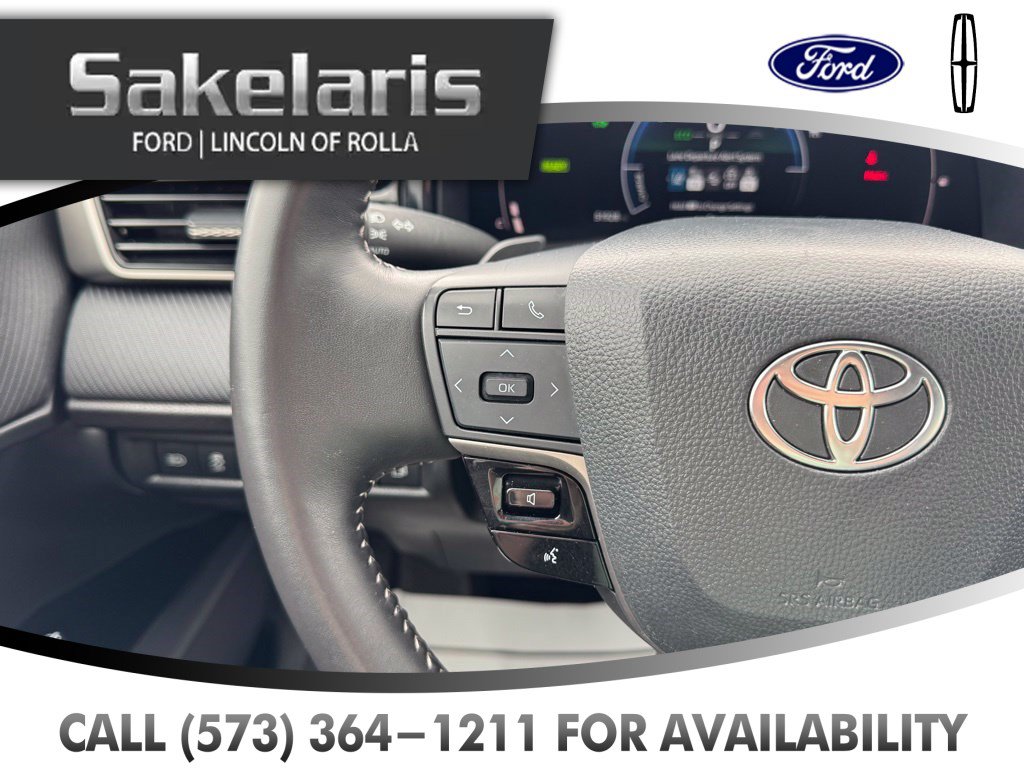 Used 2025 Toyota Camry SE FWD image 16