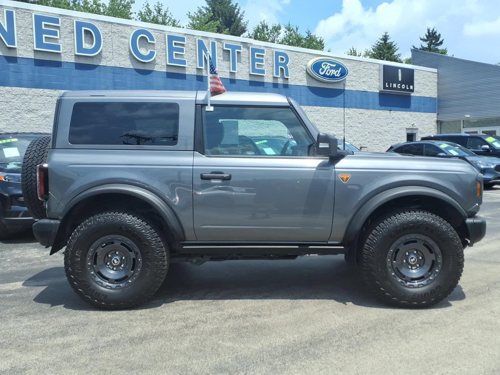 Certified 2025 Ford Bronco Badlands AWD/4WD image 3