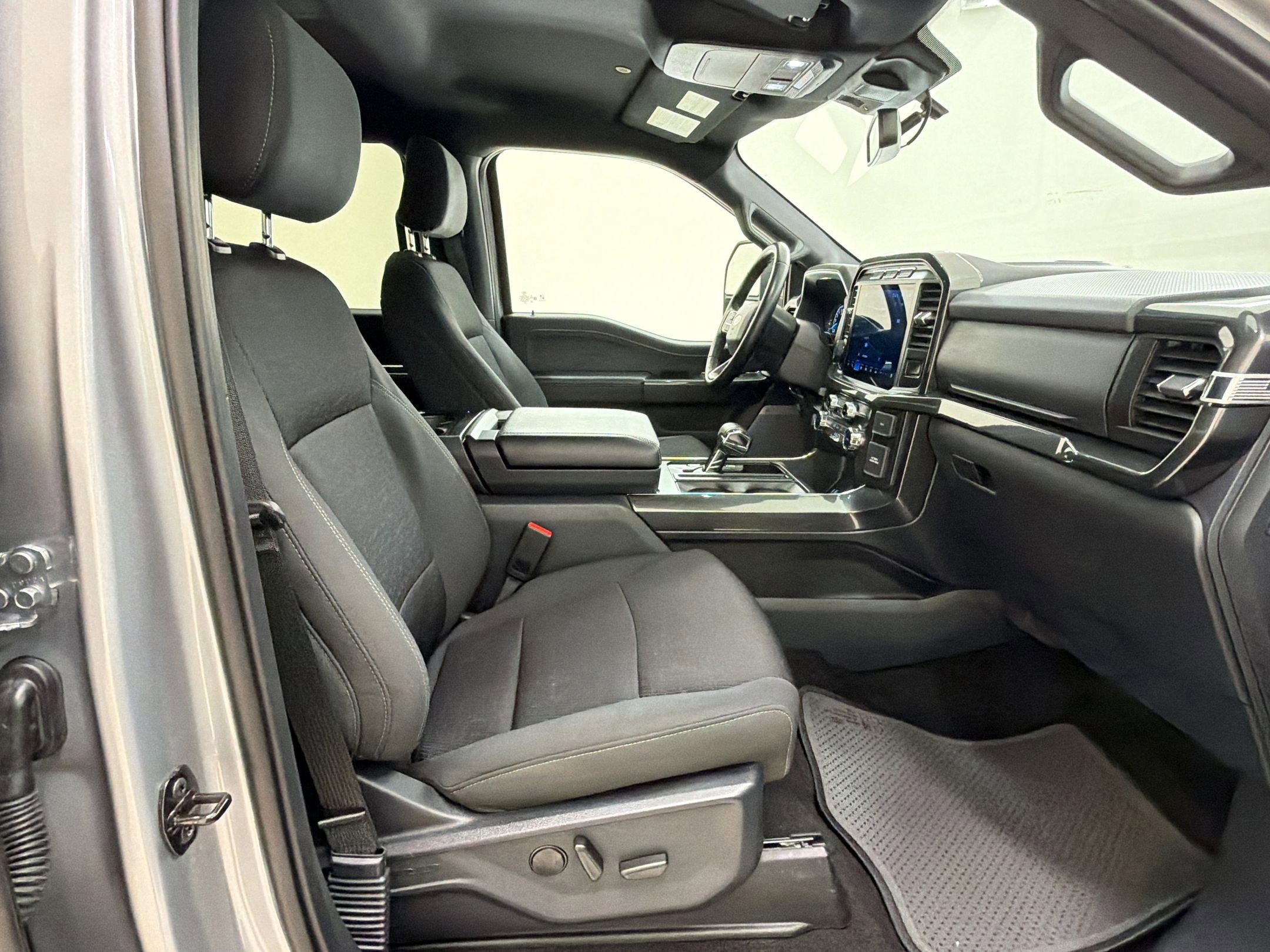 Certified 2022 Ford F150 XLT w/ Equipment Group 302A High image 30