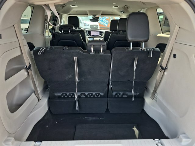 Used 2023 Chrysler Pacifica Touring-L AWD/4WD image 32