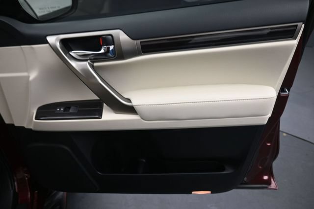 Used 2020 Lexus GX 460 Luxury w/ Luxury Sport Package AWD/4WD image 31