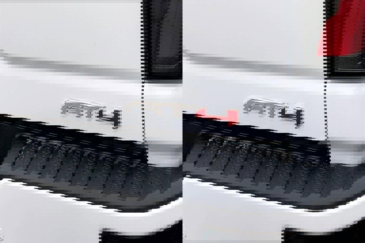 Used 2024 GMC Sierra 2500 AT4 w/ AT4 Premium Plus Package image 12