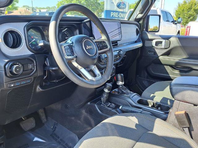 Used 2024 Jeep Wrangler Unlimited Sahara AWD/4WD image 9