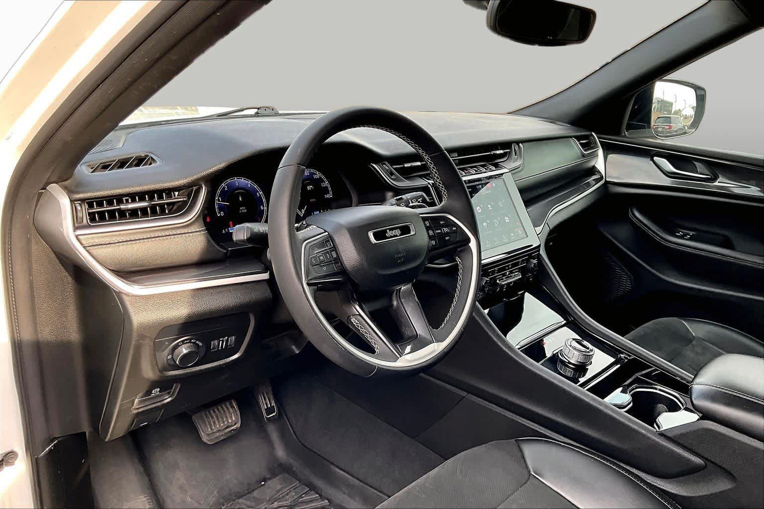 Used 2023 Jeep Grand Cherokee L Laredo AWD/4WD image 18