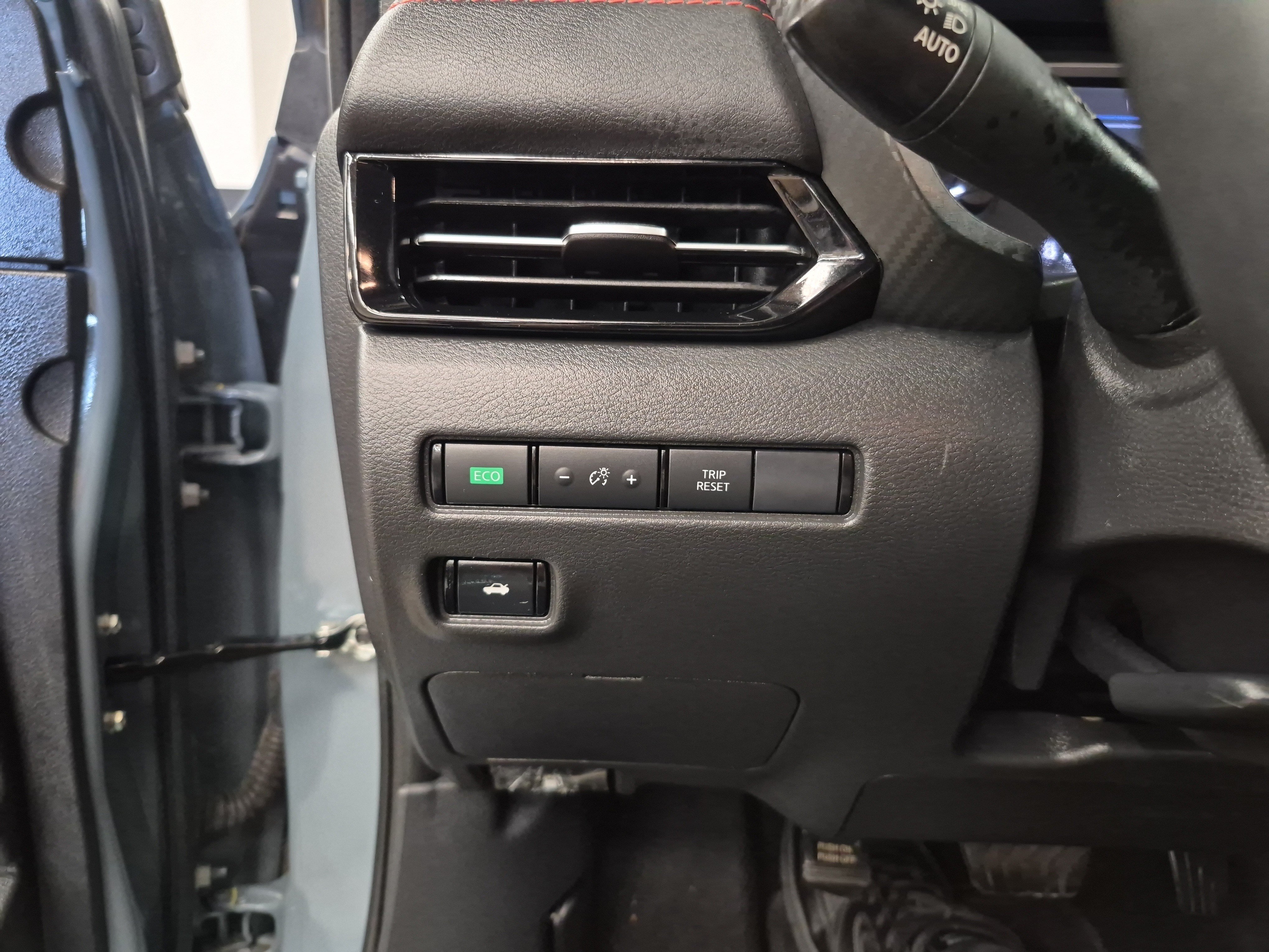 Used 2025 Nissan Sentra SR FWD image 20