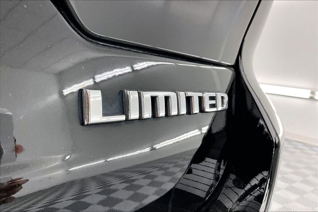 Used 2023 Jeep Grand Cherokee Limited w/ Trailer Tow Prep Group (B) AWD/4WD image 8