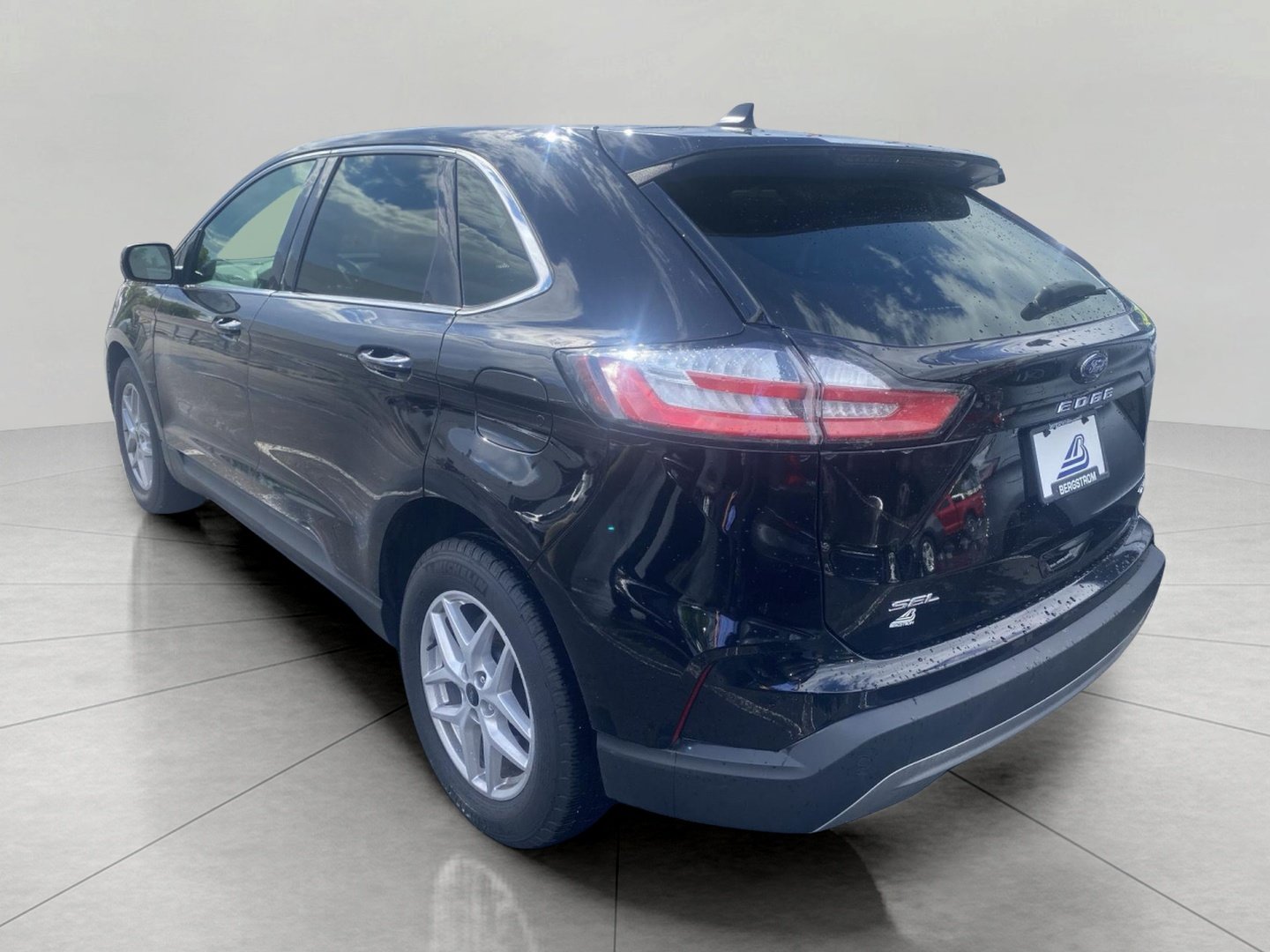 Certified 2024 Ford Edge SEL w/ Convenience Package AWD/4WD image 8