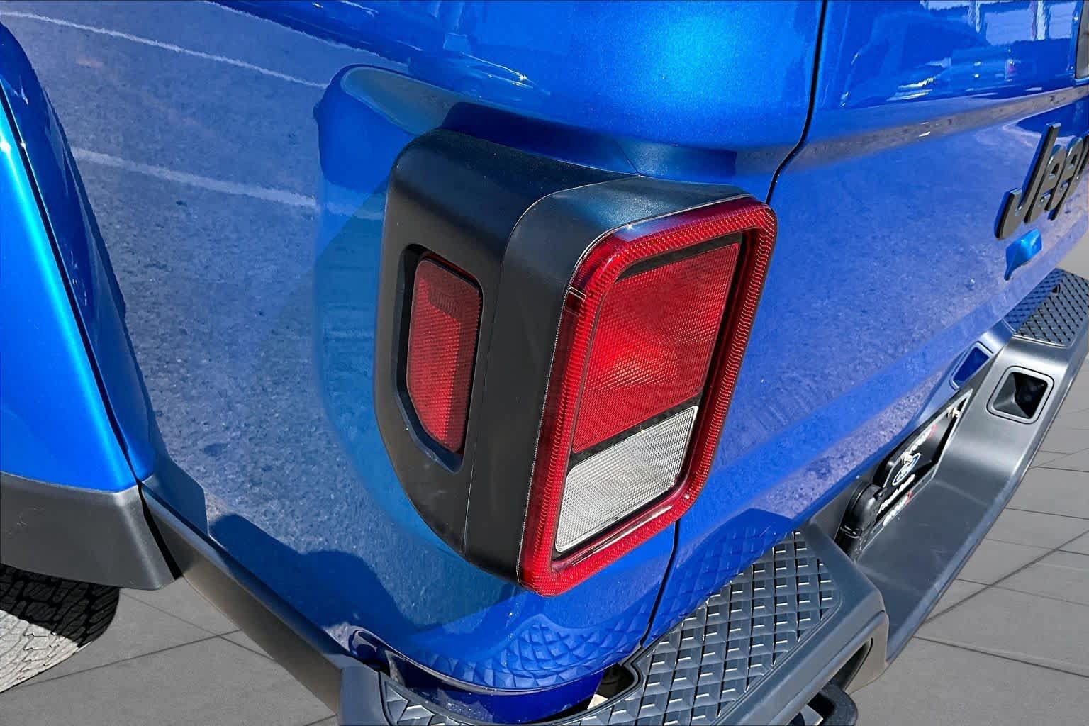 Used 2025 Jeep Gladiator Sport AWD/4WD image 28