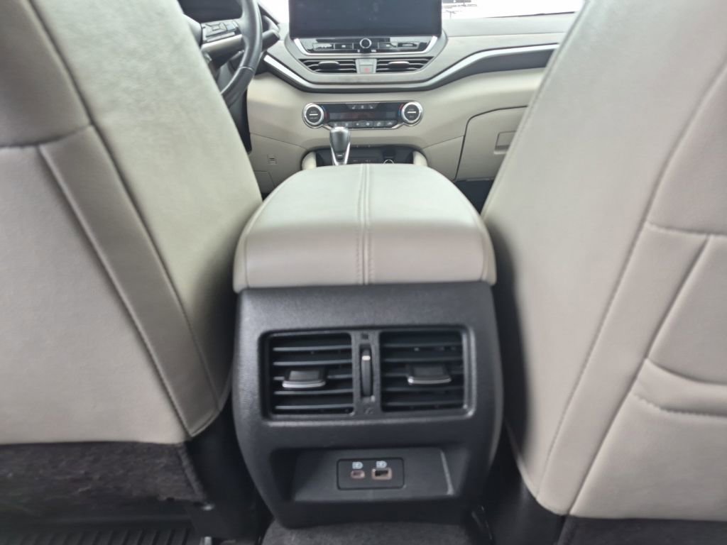 Used 2023 Nissan Altima 2.5 SL FWD image 13