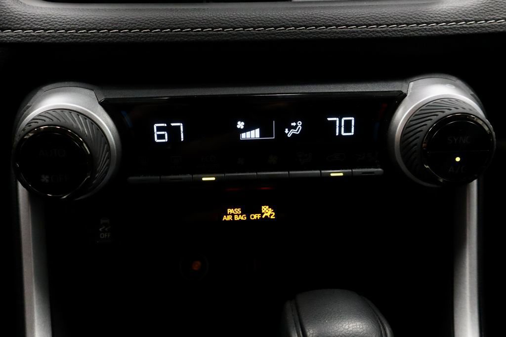 Used 2025 Toyota RAV4 XLE AWD/4WD image 28