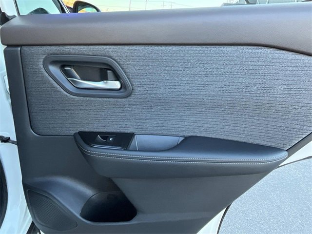 Used 2022 Nissan Rogue SV image 21