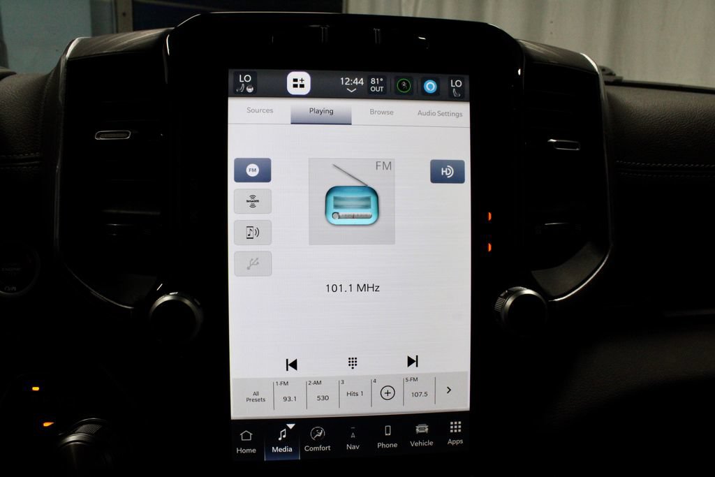 Used 2023 RAM 1500 Laramie AWD/4WD image 4