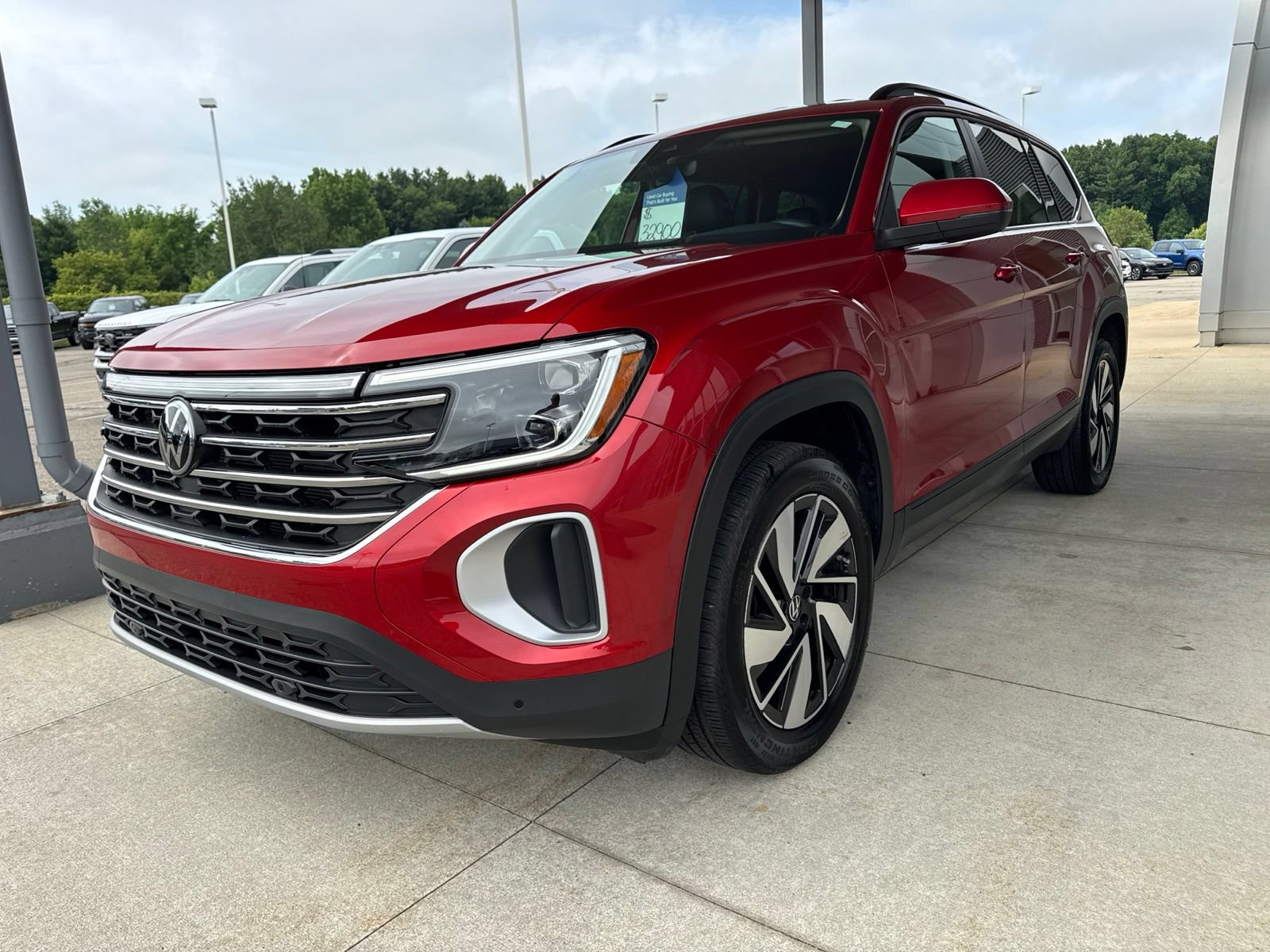 Used 2024 Volkswagen Atlas SE AWD/4WD image 3