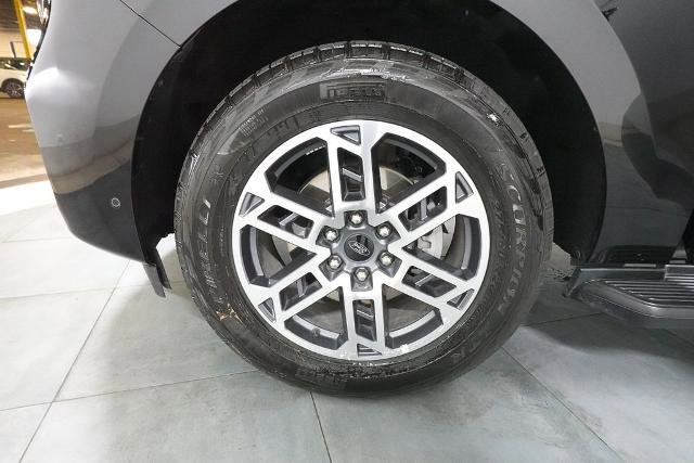 Certified 2025 Ford Expedition Active AWD/4WD image 38