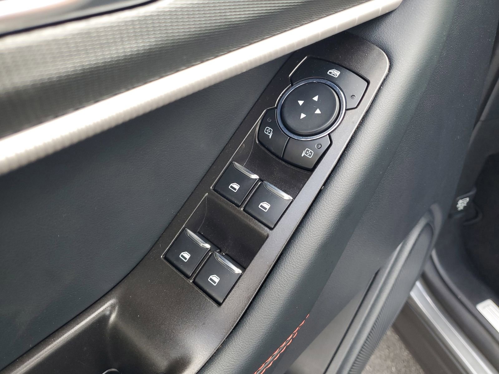 Certified 2025 Ford Explorer ST-Line w/ ST-Line Street Pack image 16