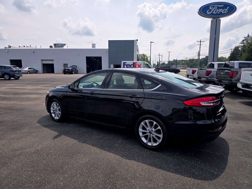 Certified 2020 Ford Fusion SE FWD image 3