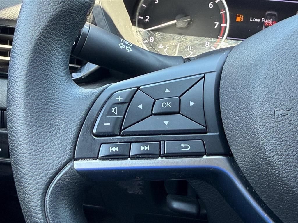 Used 2025 Nissan Sentra SV FWD image 22