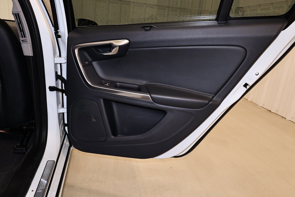 Used 2017 Volvo S60 T5 Inscription image 18