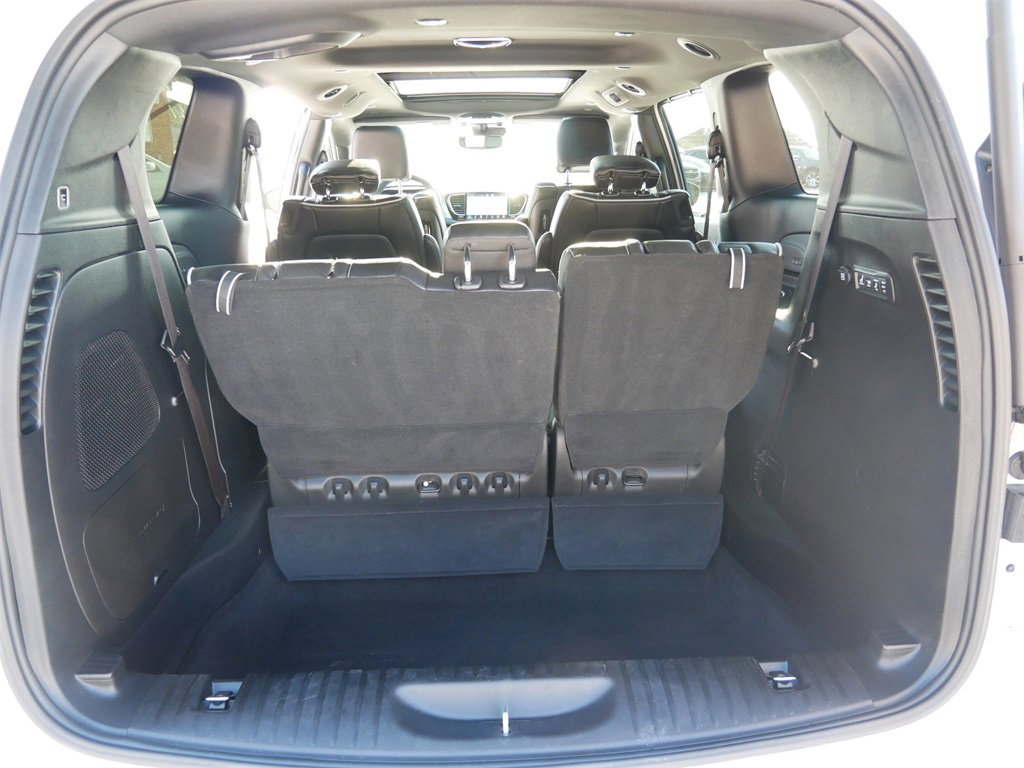Used 2024 Chrysler Pacifica Limited w/ Uconnect Theater Family Group image 10
