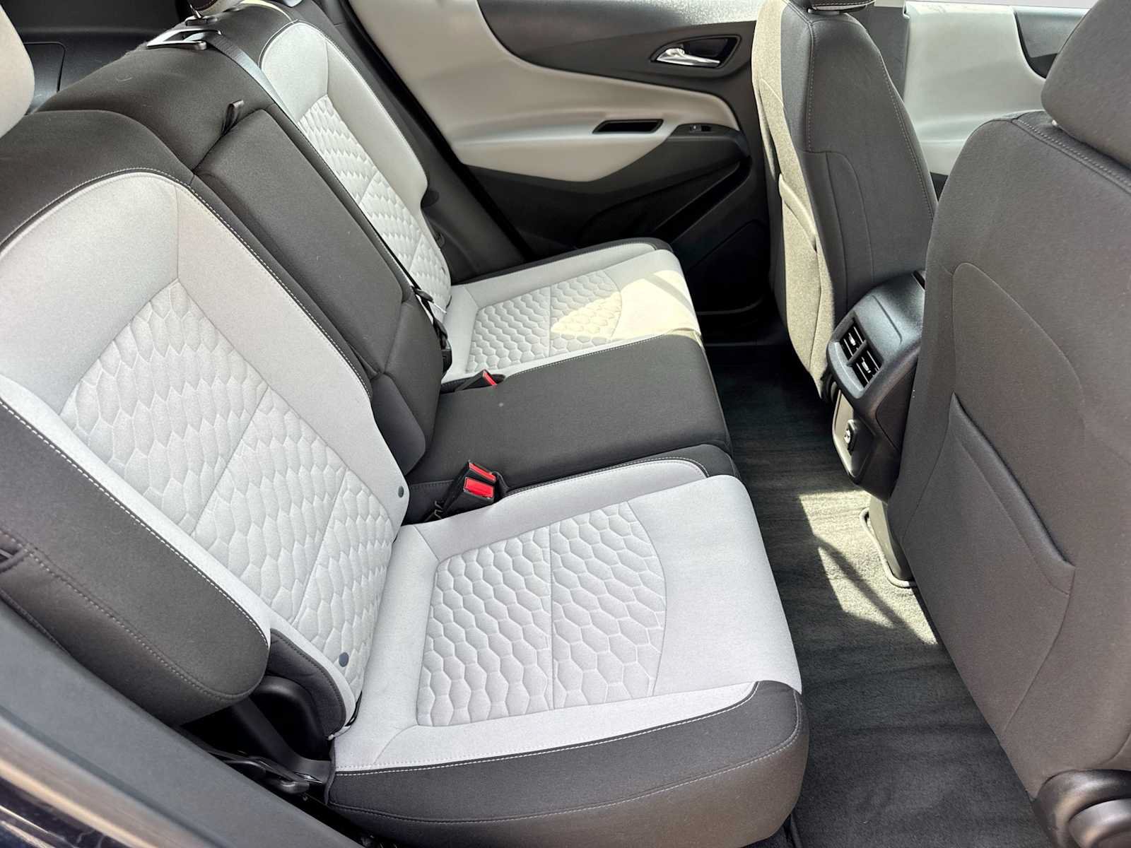 Used 2020 Chevrolet Equinox LS AWD/4WD image 19