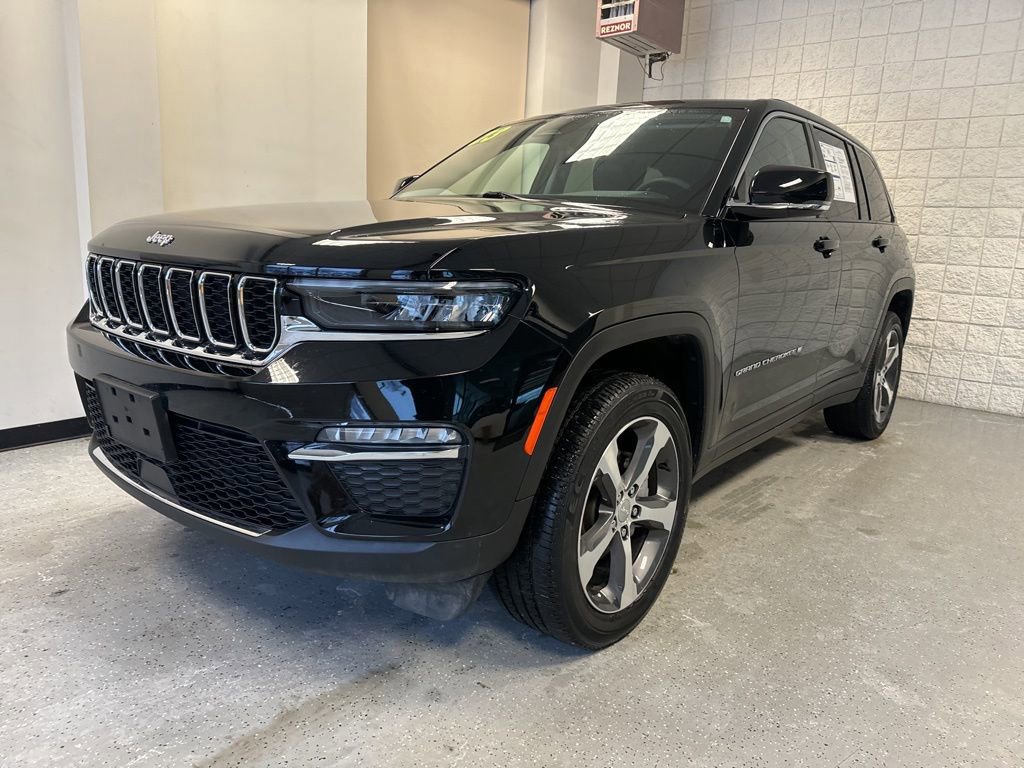 Used 2023 Jeep Grand Cherokee Limited w/ Trailer Tow Prep Group (B) image 14