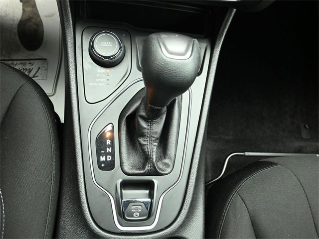 Used 2019 Jeep Cherokee Latitude w/ Cold Weather Group image 34