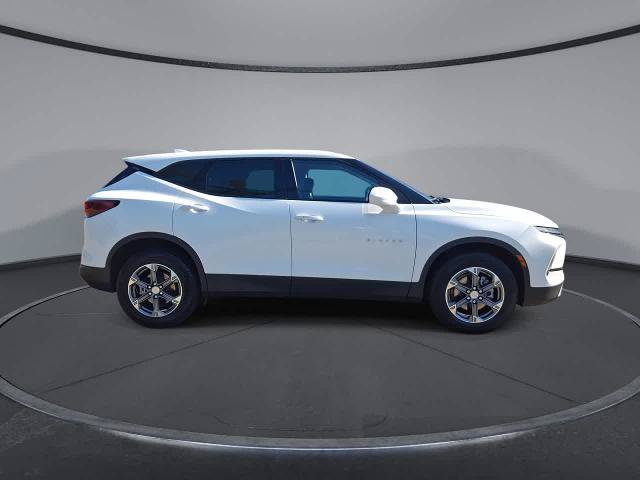 Used 2025 Chevrolet Blazer LT AWD/4WD image 9