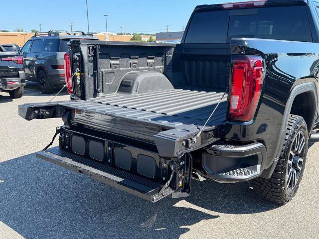 Used 2025 GMC Sierra 1500 AT4 w/ Technology Package AWD/4WD image 17