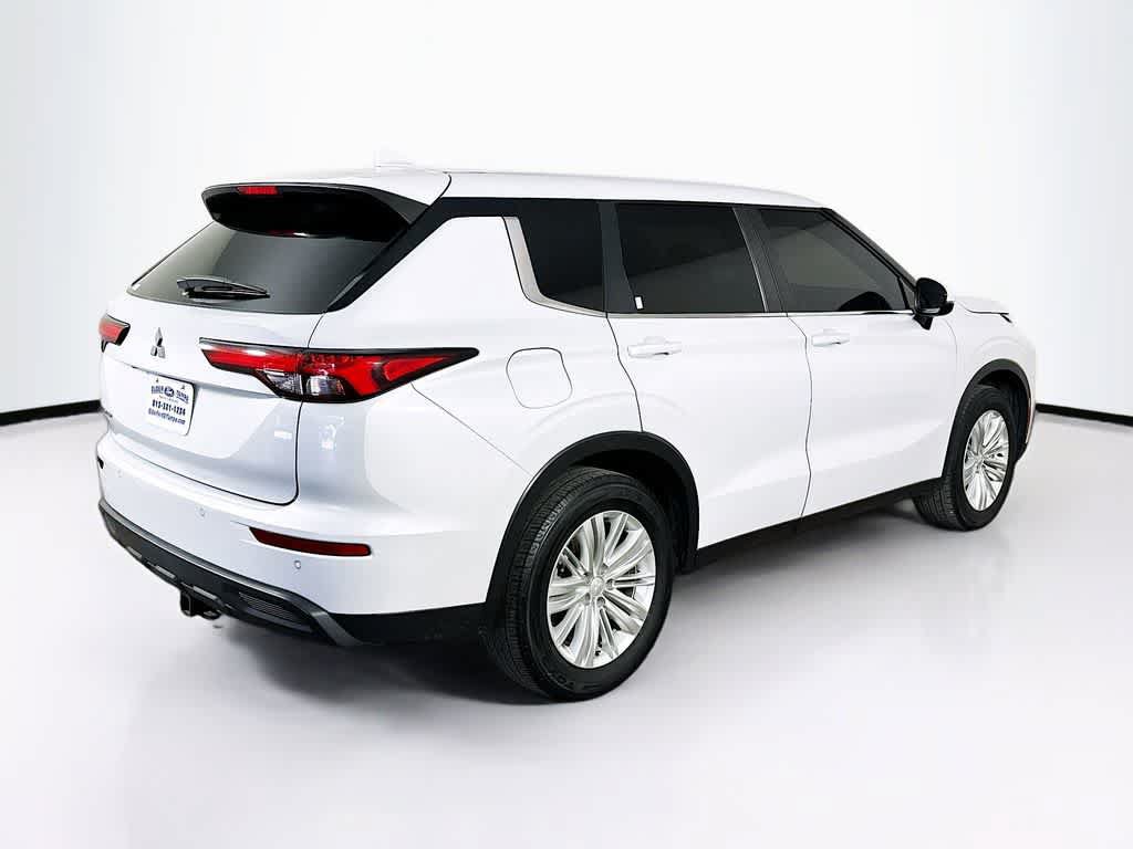 Used 2024 Mitsubishi Outlander ES FWD image 25