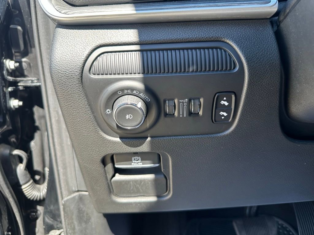 Used 2024 Jeep Wagoneer Series II w/ Flexible Seating Group image 15