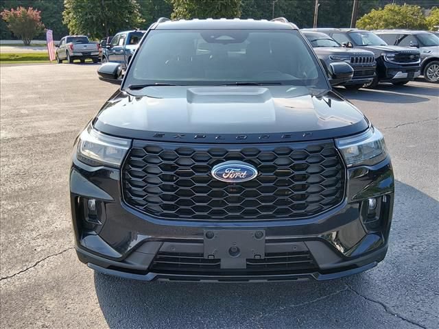 Certified 2025 Ford Explorer ST-Line w/ ST-Line Street Pack AWD/4WD image 9