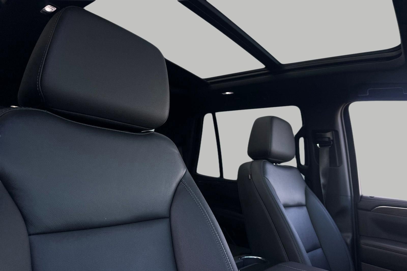 Used 2022 Chevrolet Tahoe LT w/ Luxury Package image 18