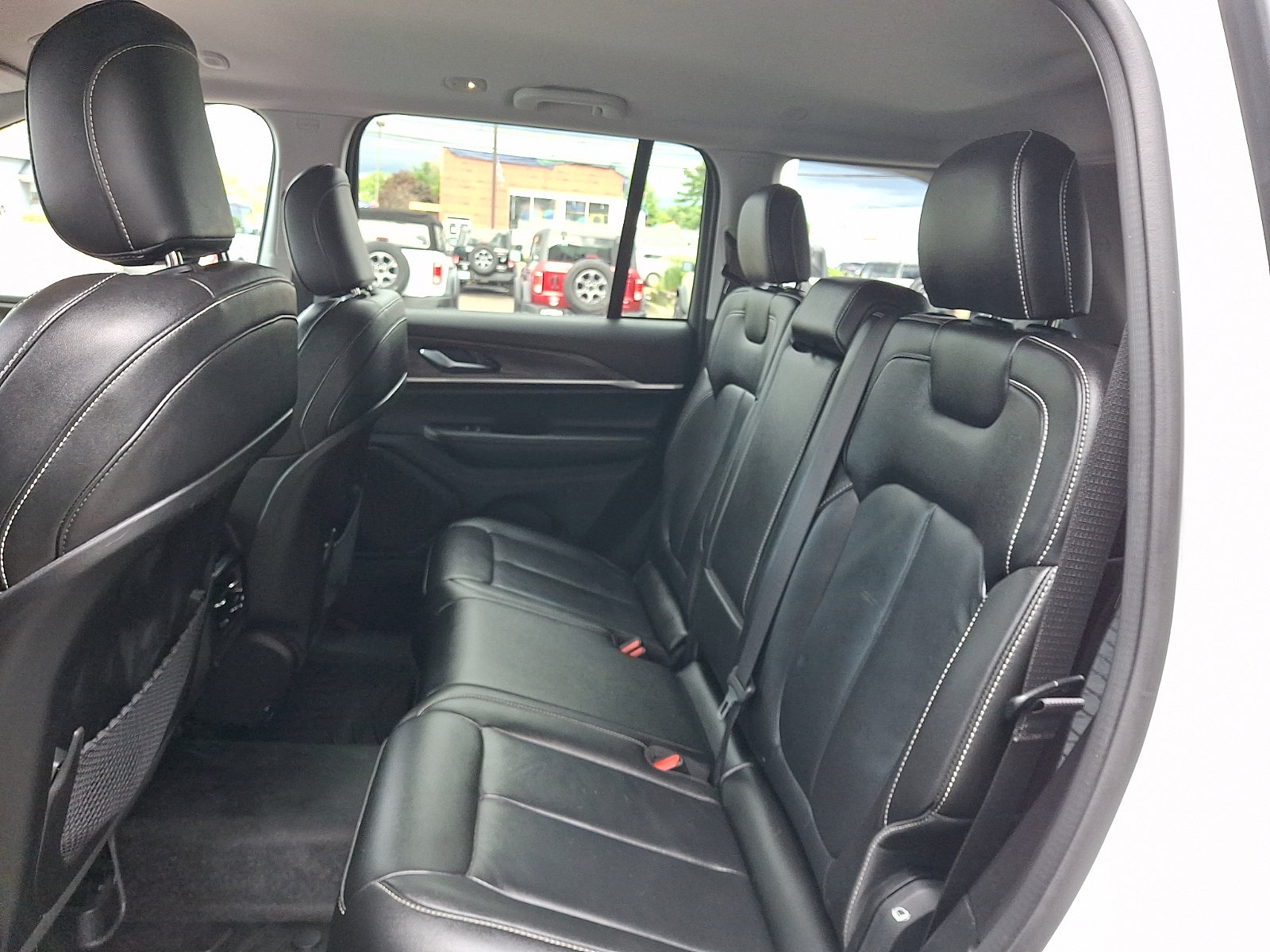 Used 2023 Jeep Grand Cherokee Limited AWD/4WD image 11