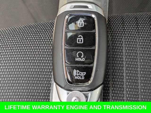 Used 2025 Hyundai Venue Limited FWD image 32