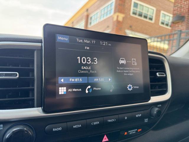 Used 2022 Hyundai Venue SEL image 22