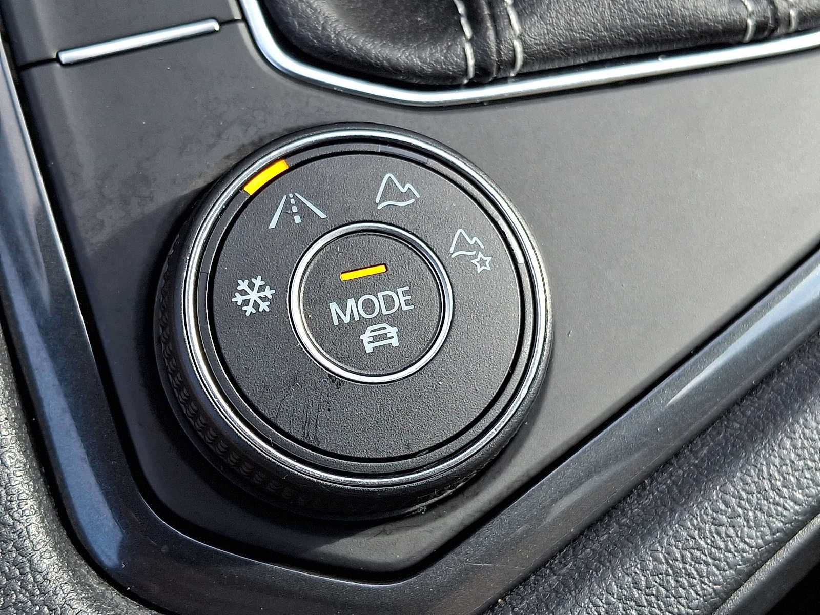 Used 2024 Volkswagen Tiguan SE R-Line AWD/4WD image 24