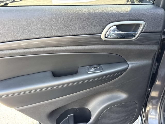 Used 2019 Jeep Grand Cherokee Altitude AWD/4WD image 18