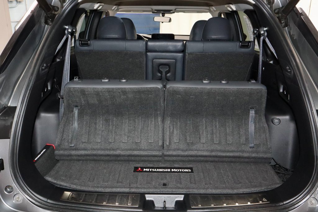 Used 2022 Mitsubishi Outlander SE image 14