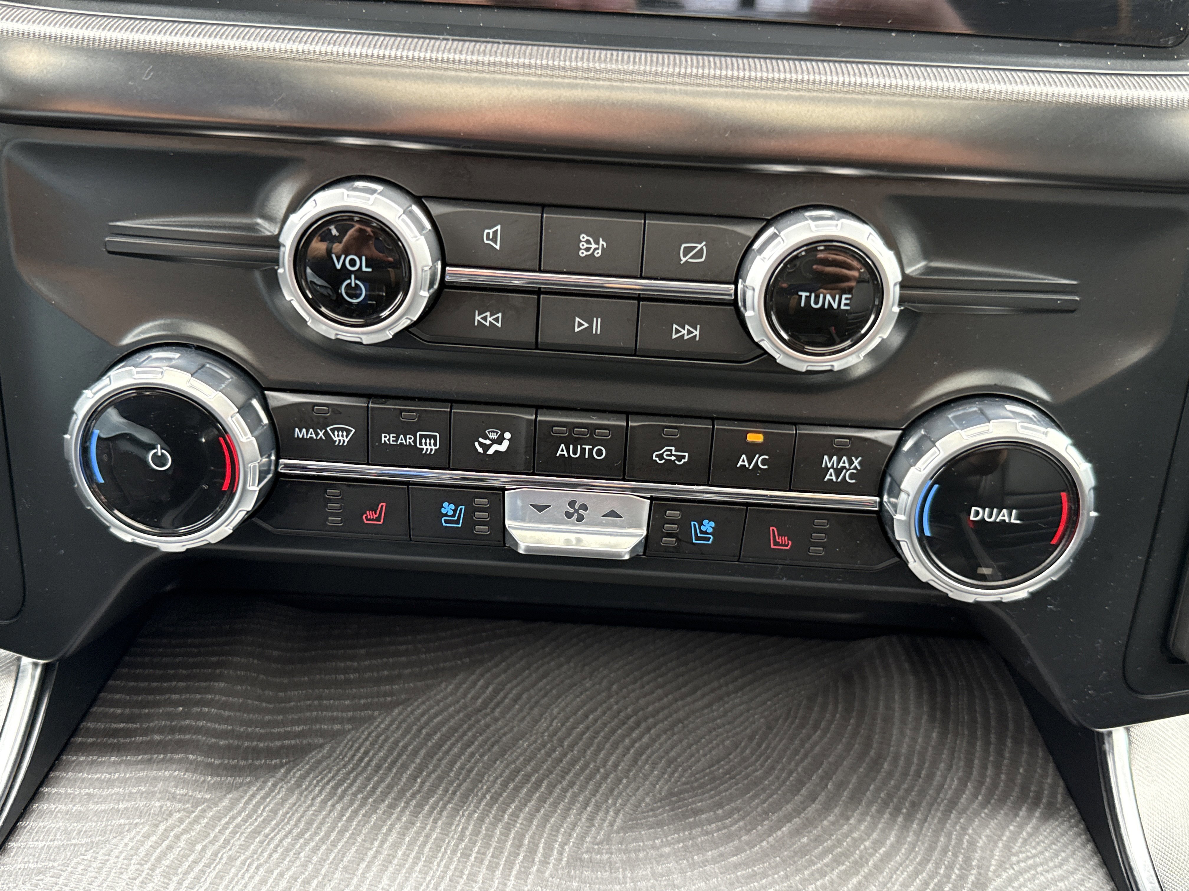 Certified 2023 Ford F150 Platinum w/ Equipment Group 701A High image 25