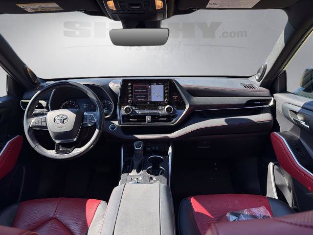 Used 2021 Toyota Highlander XSE AWD/4WD image 3