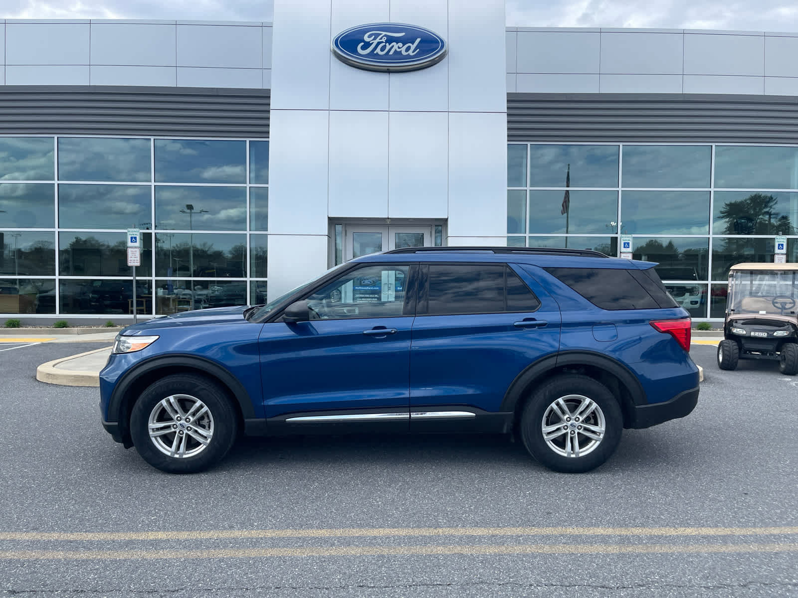 Certified 2022 Ford Explorer XLT w/ Equipment Group 202A image 2