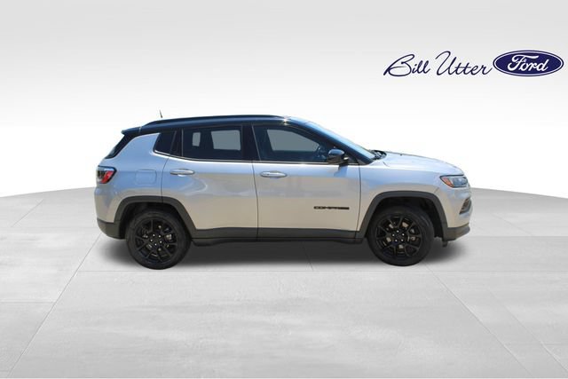 Used 2022 Jeep Compass Latitude w/ Sun and Sound Group FWD image 4