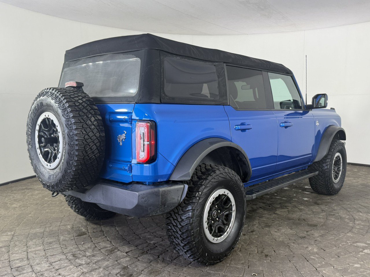 Certified 2022 Ford Bronco Outer Banks w/ Sasquatch Package AWD/4WD image 9