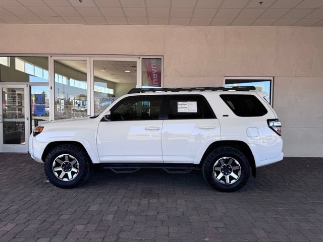 Used 2020 Toyota 4Runner SR5 AWD/4WD image 2