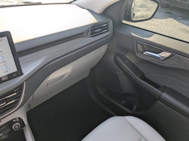Certified 2024 Ford Escape Platinum image 18