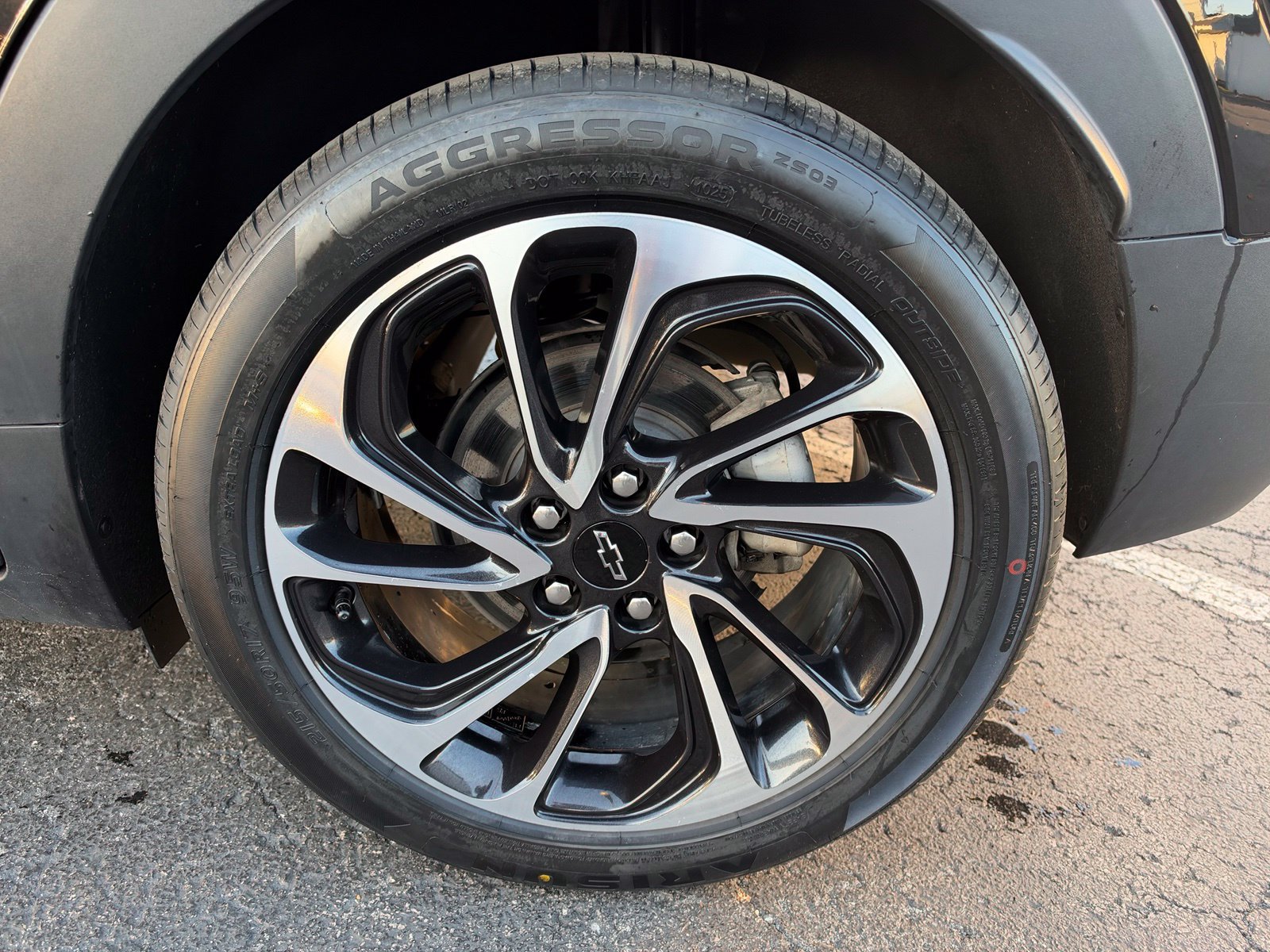 Used 2023 Chevrolet Bolt EUV Premier w/ Sun & Sound Package FWD image 9